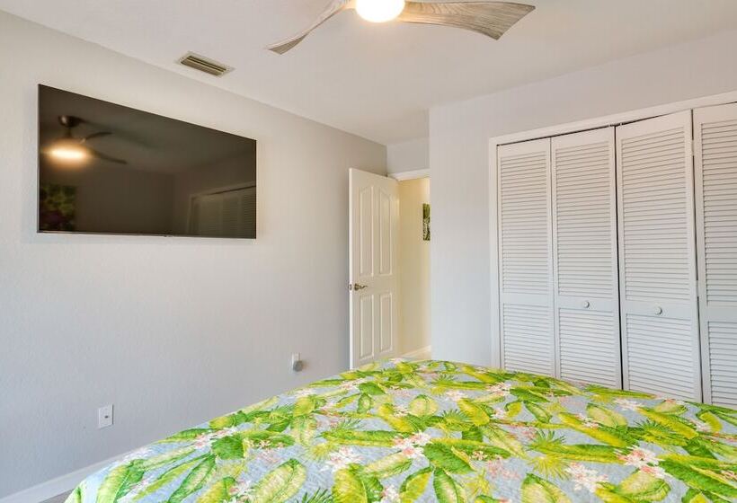 Lanai & Pool: Waterfront Cape Coral Home!