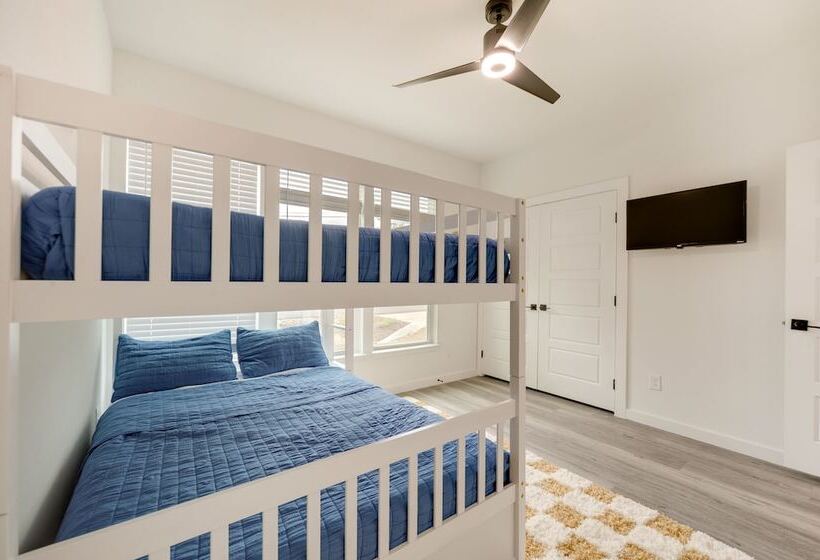 Canyon Lake Oasis: Backyard & Wraparound Deck!