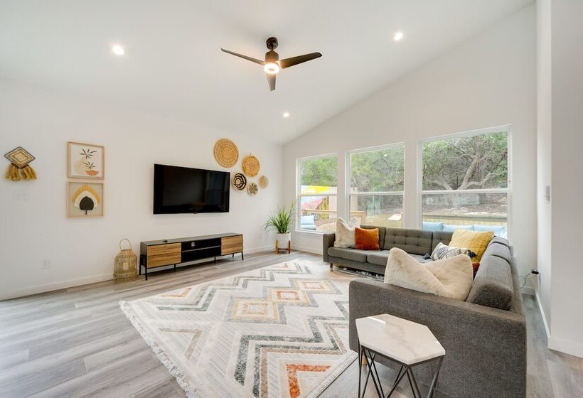 Canyon Lake Oasis: Backyard & Wraparound Deck!