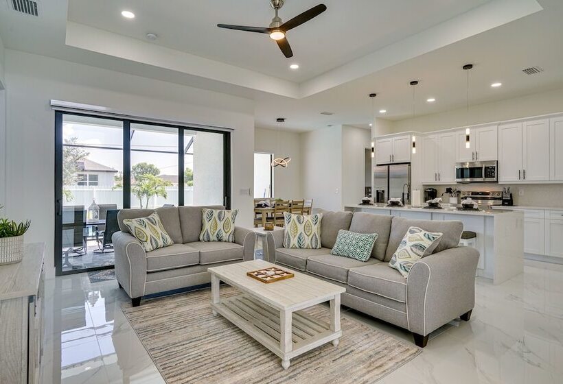 Furnished Lanai & Private Pool: Cape Coral Home