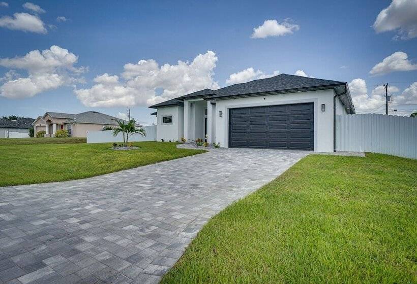 Furnished Lanai & Private Pool: Cape Coral Home