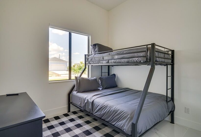 Furnished Lanai & Private Pool: Cape Coral Home