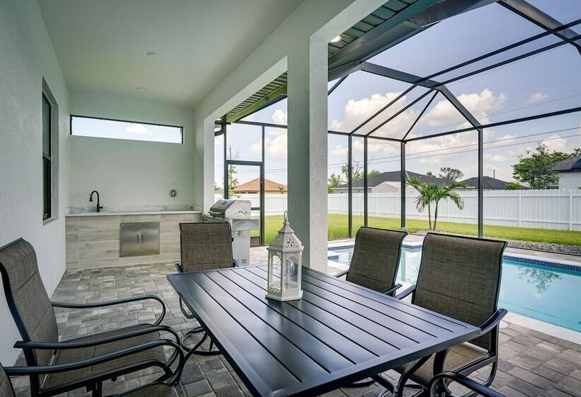 Furnished Lanai & Private Pool: Cape Coral Home