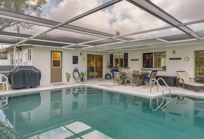 Cape Coral Home W/ Private Heated Pool & Lanai!
