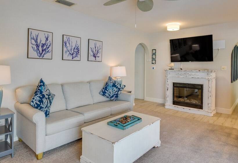 Cape Coral Home W/ Private Heated Pool & Lanai!