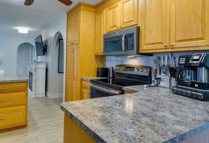 Cape Coral Home W/ Private Heated Pool & Lanai!