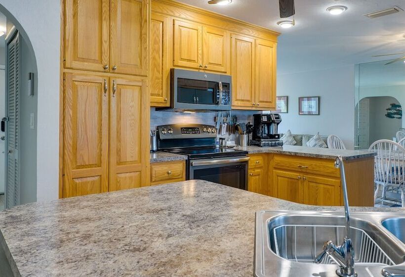 Cape Coral Home W/ Private Heated Pool & Lanai!