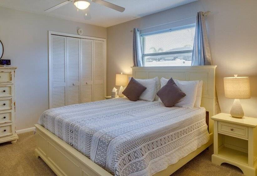 Cape Coral Home W/ Private Heated Pool & Lanai!