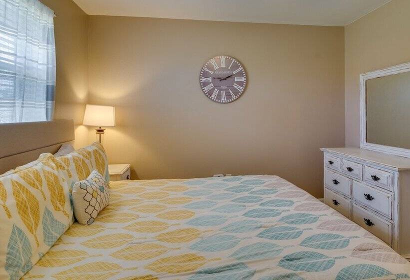 Cape Coral Home W/ Private Heated Pool & Lanai!