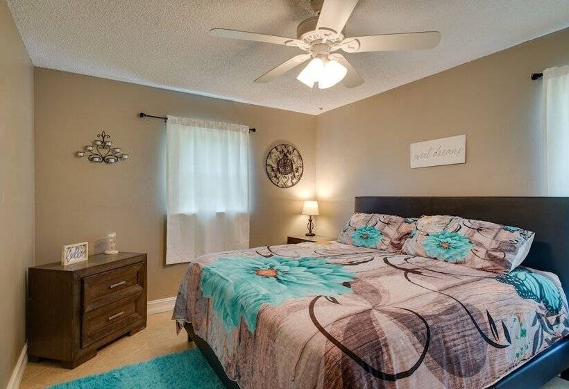 Cape Coral Vacation Home W/ Lanai & Private Pool!