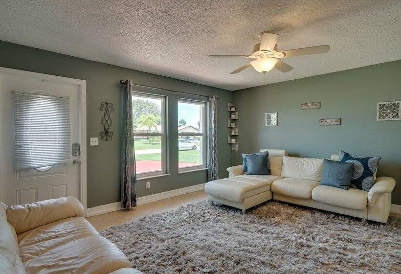 Cape Coral Vacation Home W/ Lanai & Private Pool!