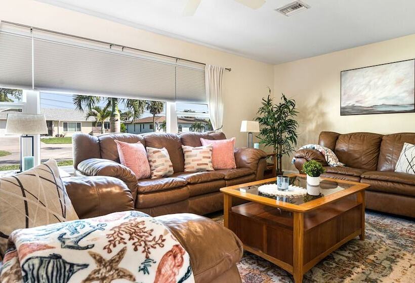 Cape Coral Vacation Rental: Heated Pool & Lanai!