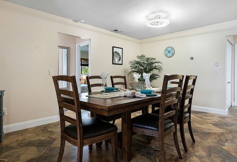 Cape Coral Vacation Rental: Heated Pool & Lanai!