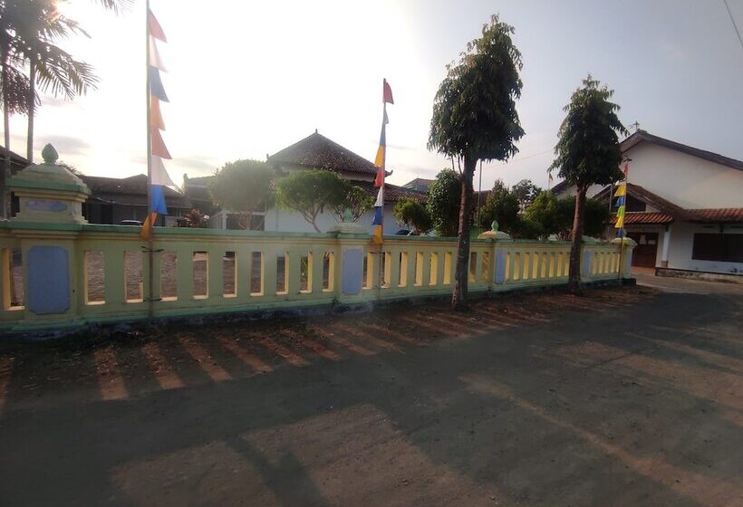 Capital O 93024 Hotel Ganesha