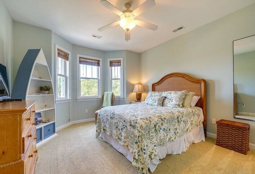 Carolina Beach Lakefront House: Walk To Beach!