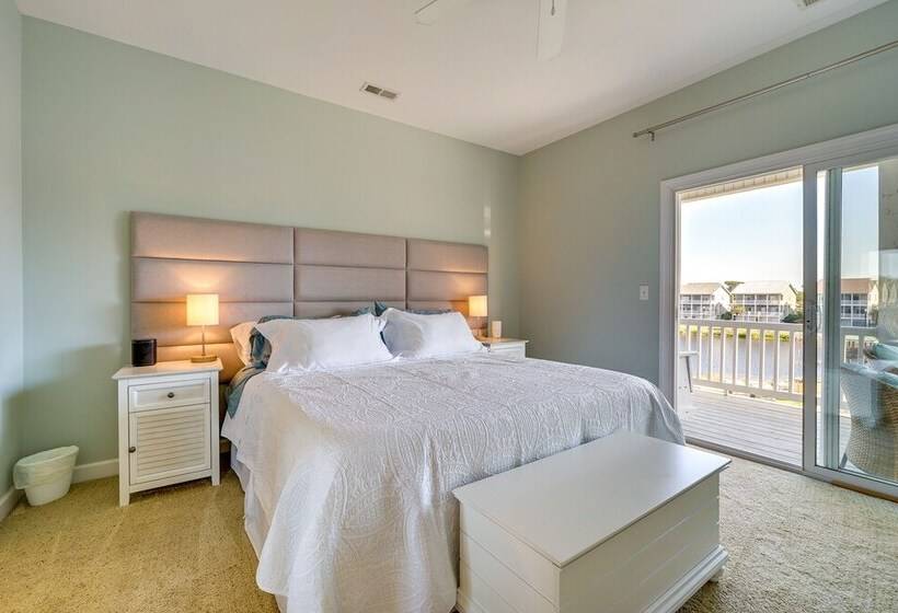 Carolina Beach Lakefront House: Walk To Beach!
