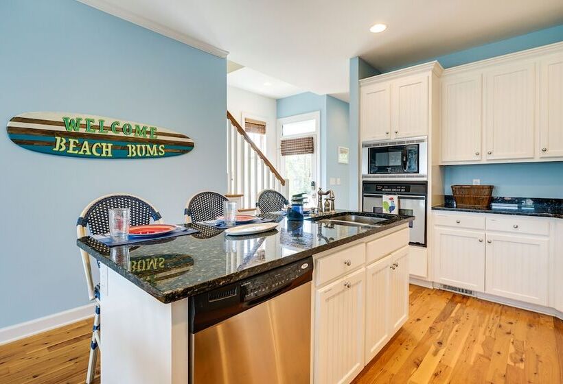 Carolina Beach Lakefront House: Walk To Beach!