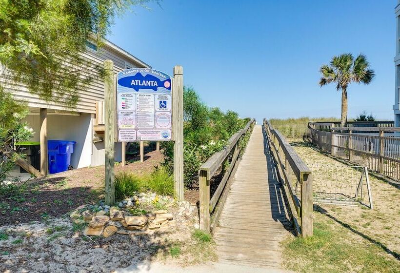 Carolina Beach Lakefront House: Walk To Beach!
