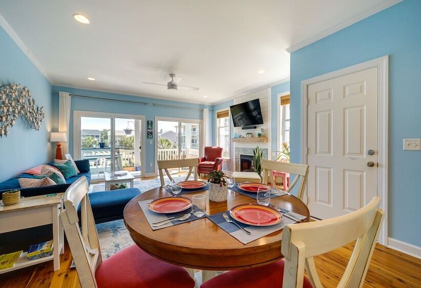 Carolina Beach Lakefront House: Walk To Beach!