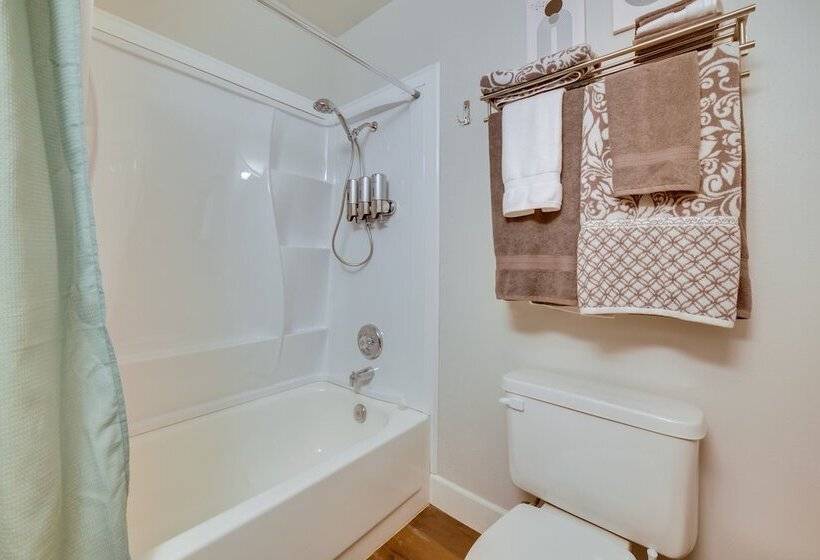 Centrally Located Reno Retreat W/ Patio & Yard