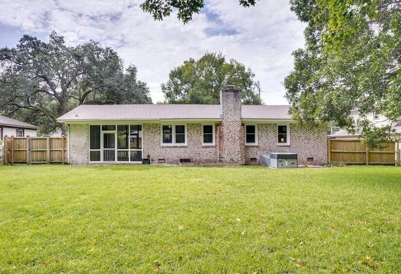 Charleston Vacation Home 6 Mi To Downtown & Beach!