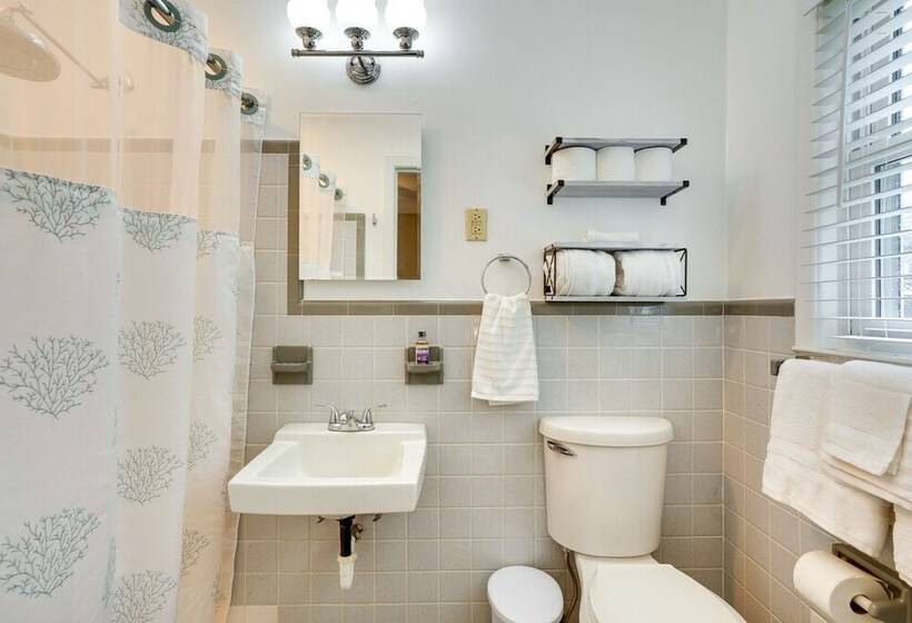 Charleston Vacation Home 6 Mi To Downtown & Beach!