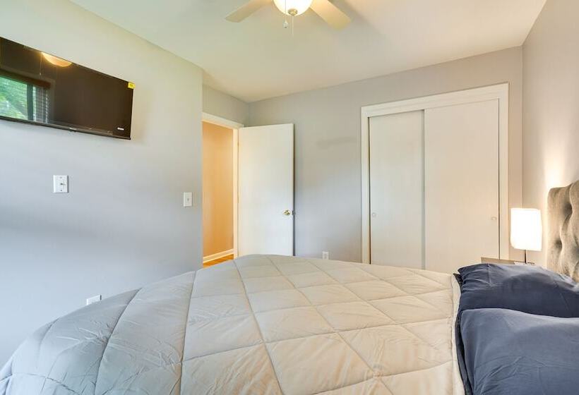 Charleston Vacation Home 6 Mi To Downtown & Beach!