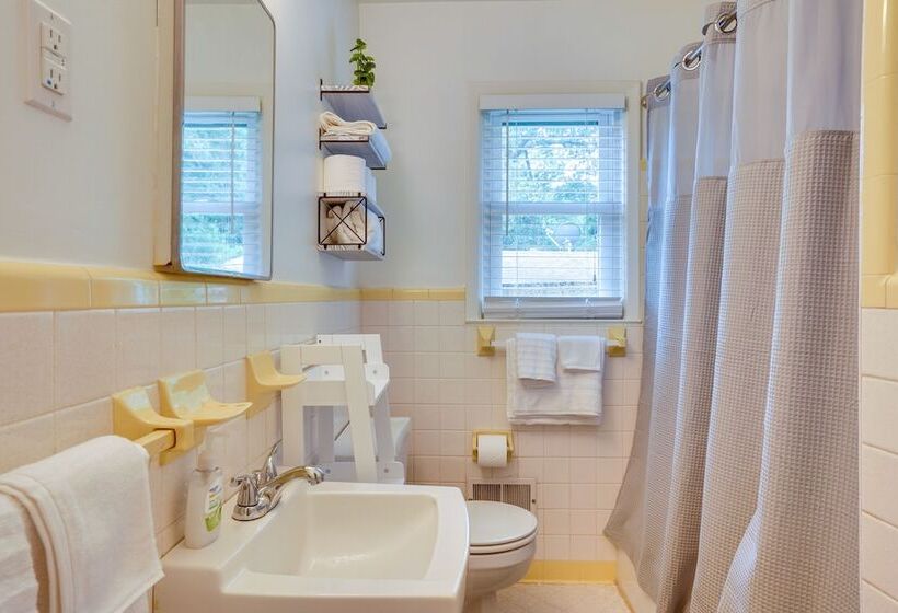 Charleston Vacation Home 6 Mi To Downtown & Beach!