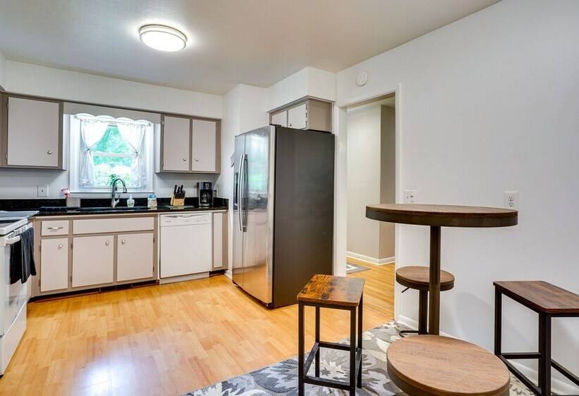 Charleston Vacation Home 6 Mi To Downtown & Beach!