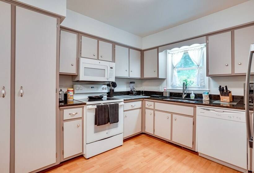 Charleston Vacation Home 6 Mi To Downtown & Beach!