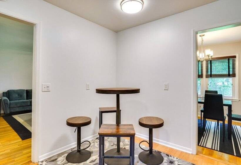 Charleston Vacation Home 6 Mi To Downtown & Beach!