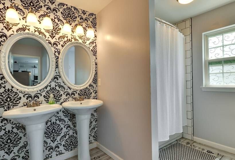 Charlotte Home ~ 9 Mi To Bank Of America Stadium!