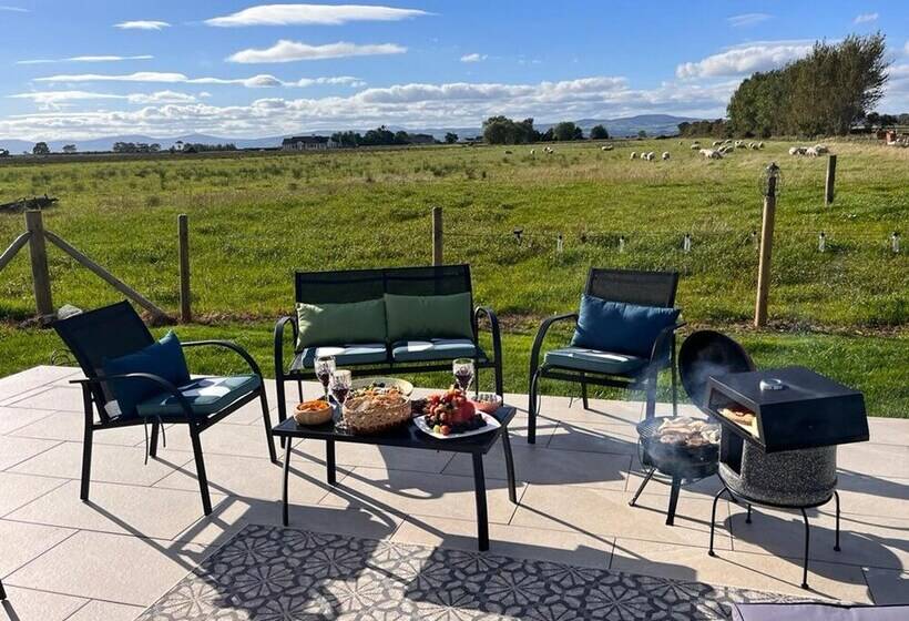 Magilligan   Cottage   Sleeps 6   Parking   Garden