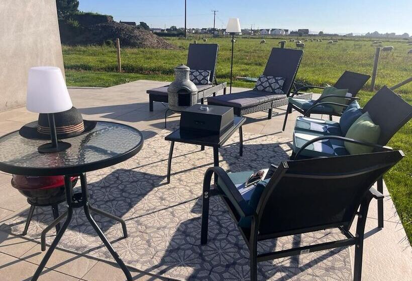 Magilligan   Cottage   Sleeps 6   Parking   Garden