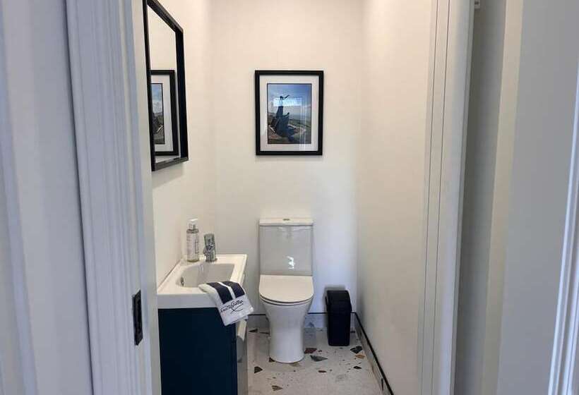 Magilligan   Cottage   Sleeps 6   Parking   Garden