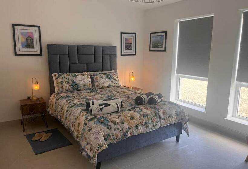 Magilligan   Cottage   Sleeps 6   Parking   Garden