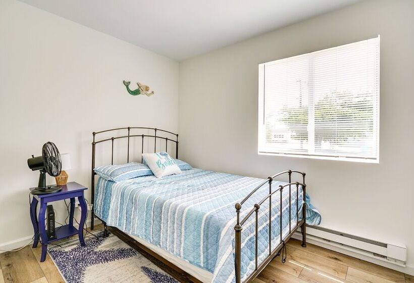 Charming Beach Haven West Home: 1 Mi To Beach!