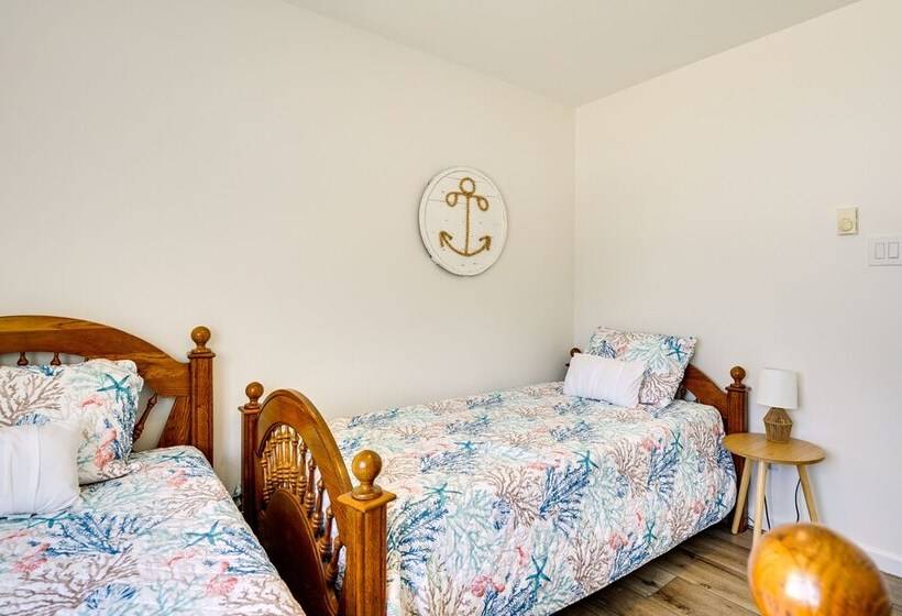 Charming Beach Haven West Home: 1 Mi To Beach!