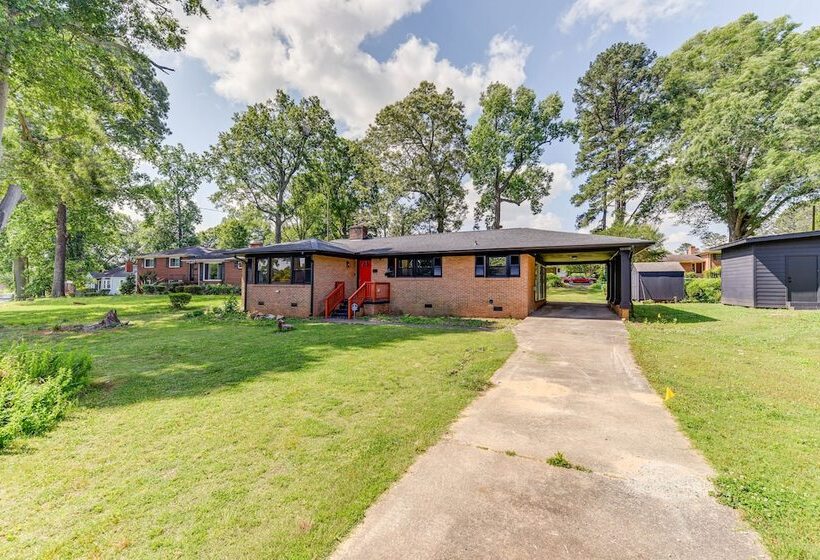 Charming Charlotte Home: 2 Mi To Downtown!