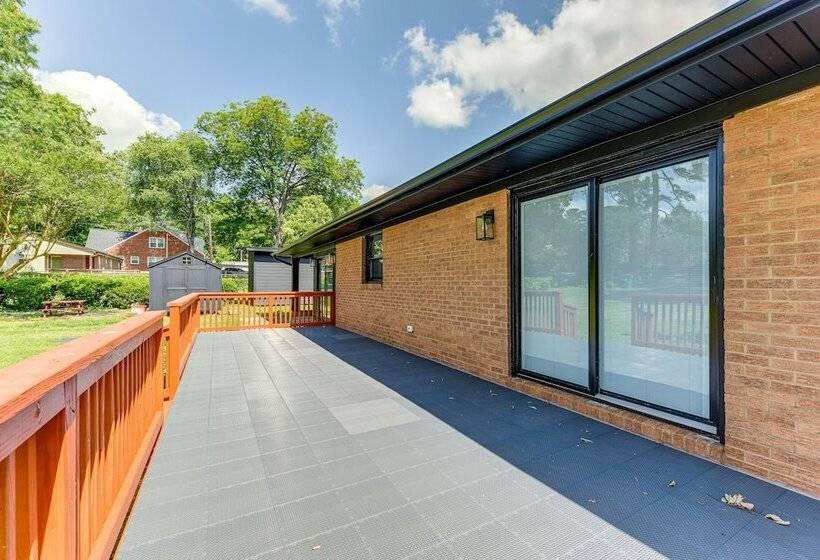 Charming Charlotte Home: 2 Mi To Downtown!