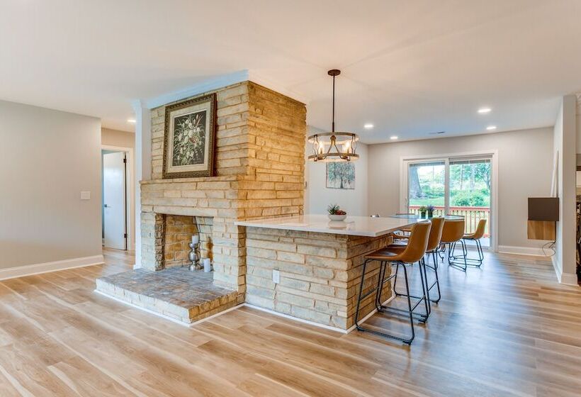 Charming Charlotte Home: 2 Mi To Downtown!