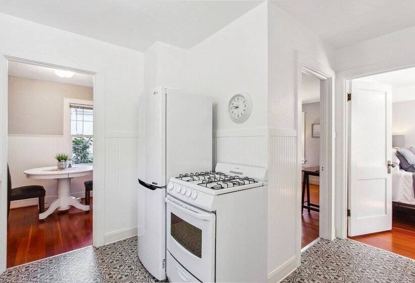 Charming Eugene Retreat: Private Hot Tub & Yard!