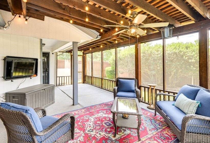 Charming Fort Worth Home   12 Mi To Downtown!