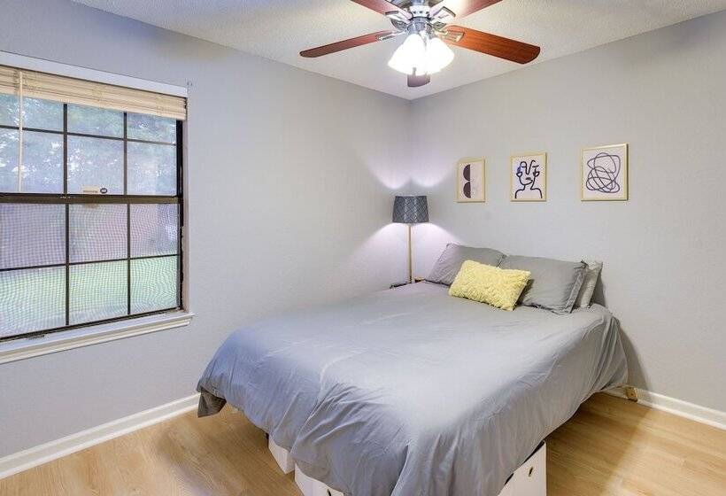 Charming Fort Worth Home   12 Mi To Downtown!