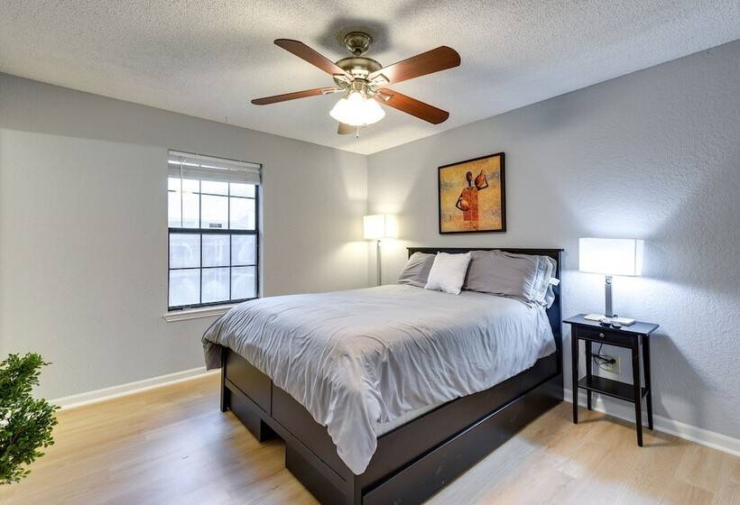 Charming Fort Worth Home   12 Mi To Downtown!