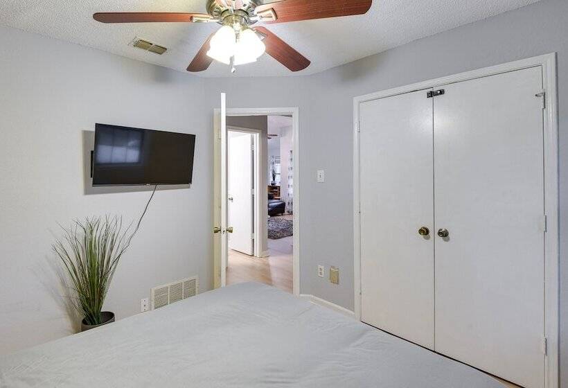 Charming Fort Worth Home   12 Mi To Downtown!