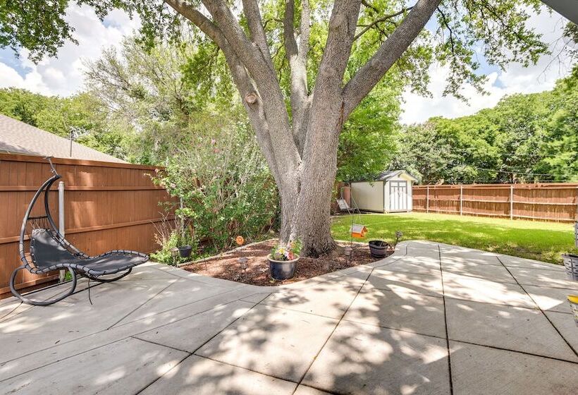 Charming Fort Worth Home   12 Mi To Downtown!