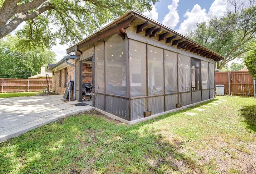 Charming Fort Worth Home   12 Mi To Downtown!