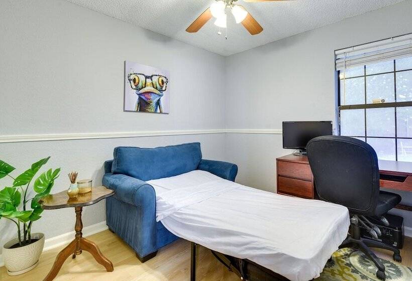 Charming Fort Worth Home   12 Mi To Downtown!