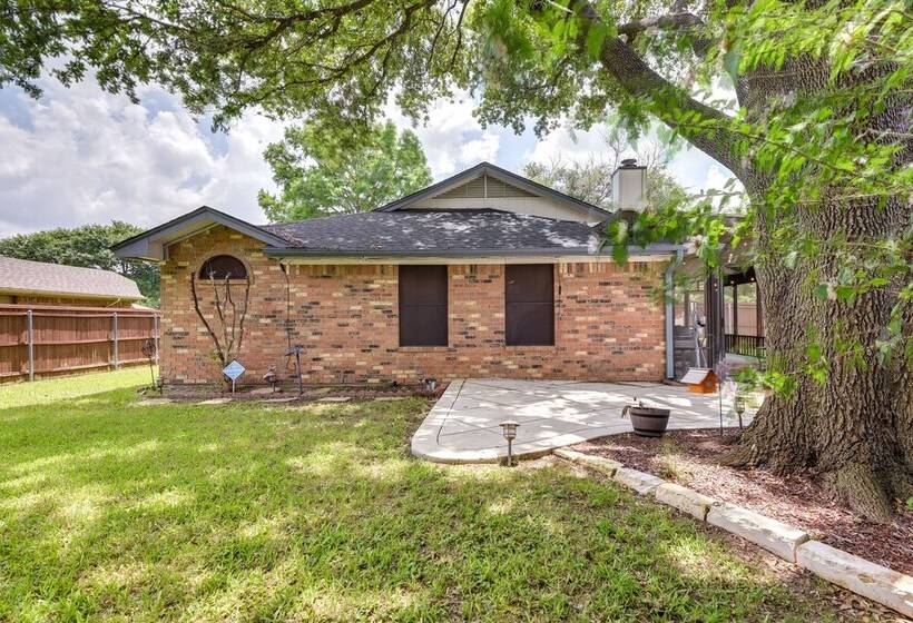 Charming Fort Worth Home   12 Mi To Downtown!